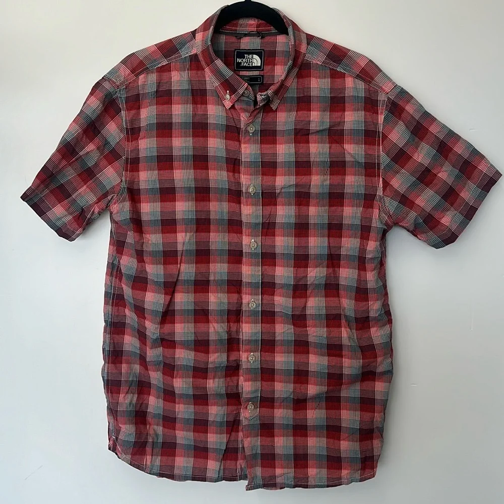 The north face red white and blue short sleeve button down shirt L